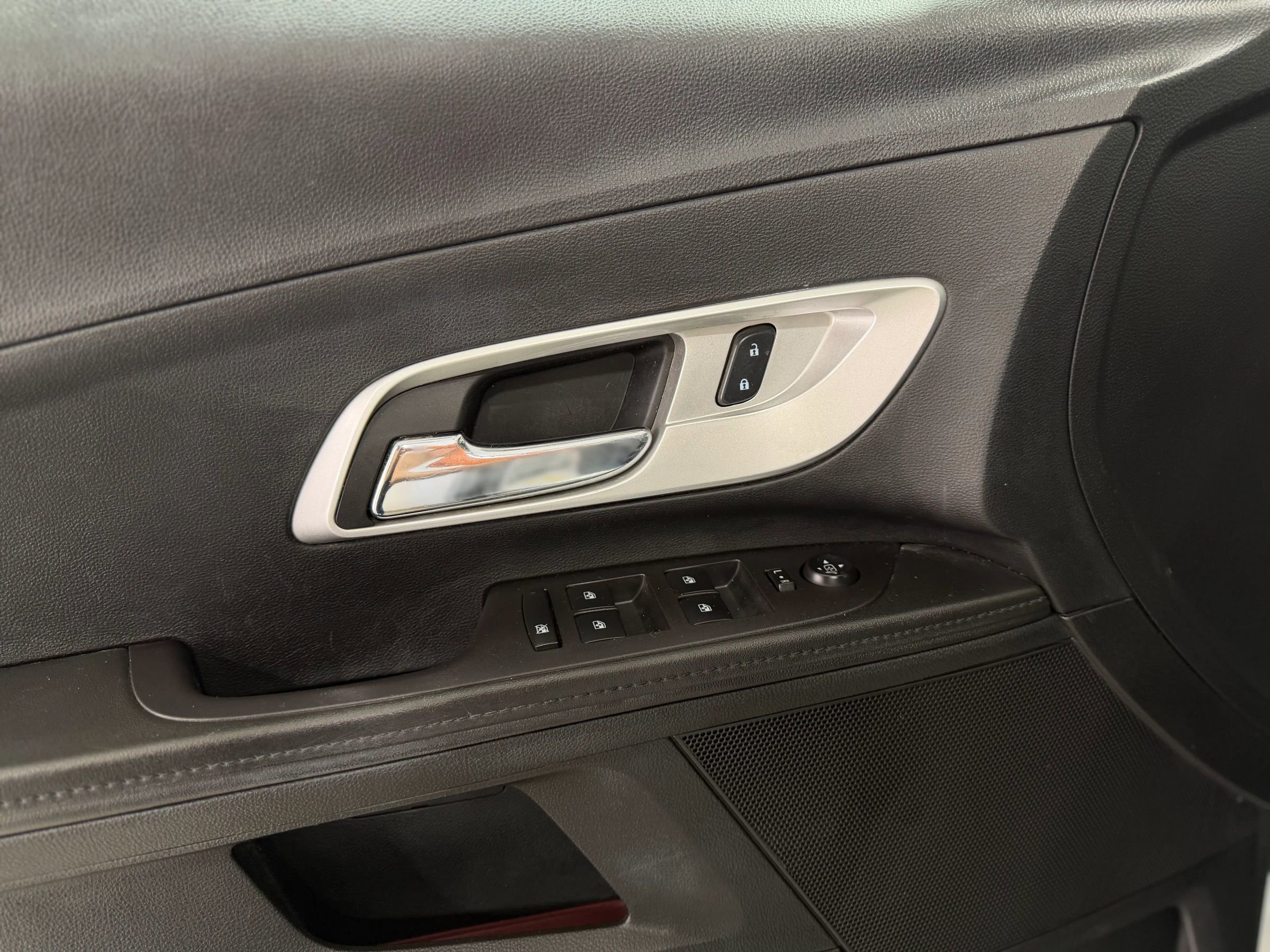 Used 2016 Chevrolet Equinox LT w/ Convenience Package image 12