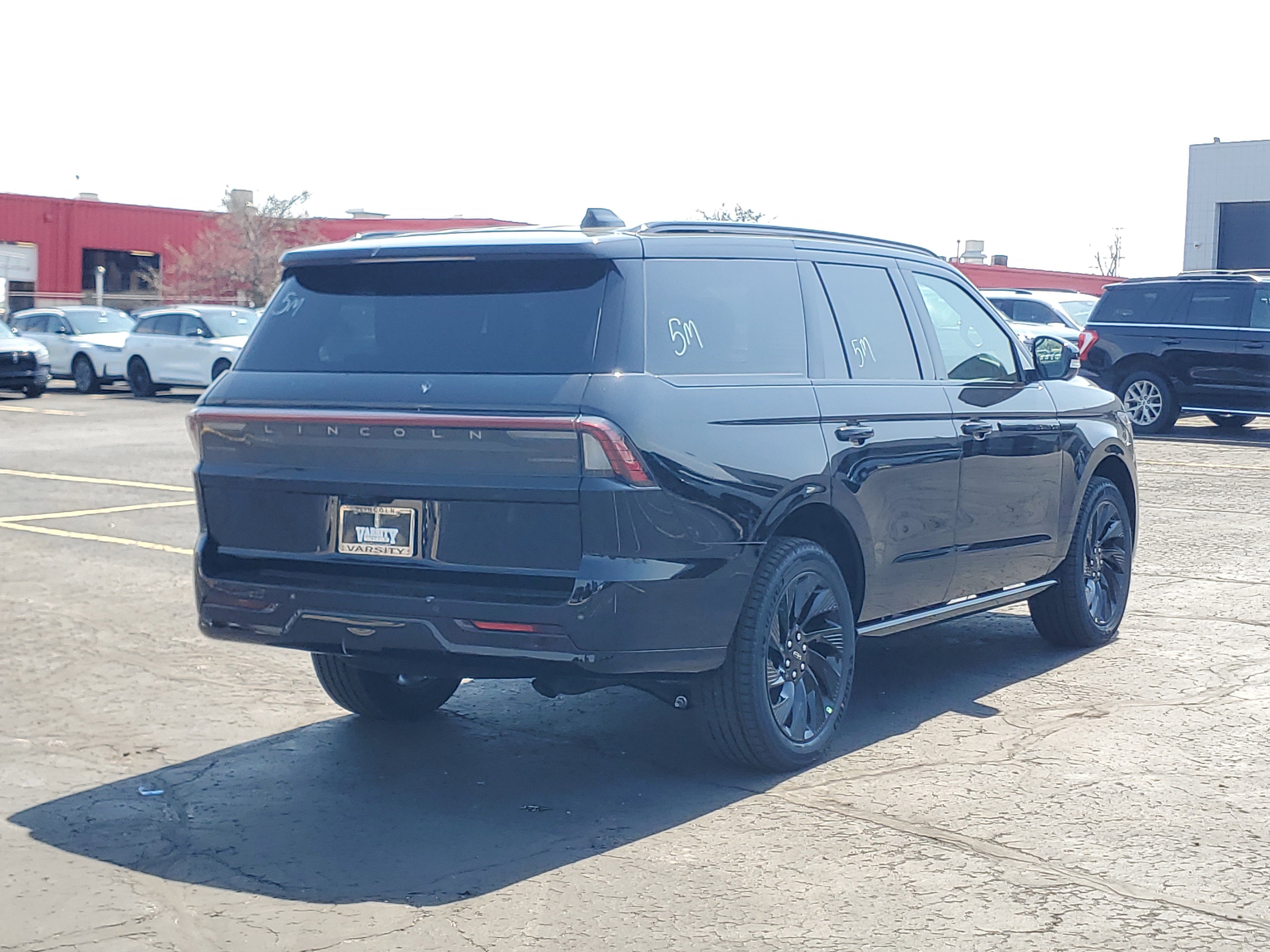 New 2026 Lincoln Navigator Reserve image 4