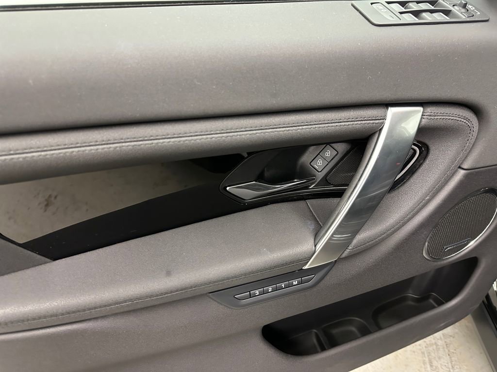 Used 2025 Land Rover Discovery Sport S image 16