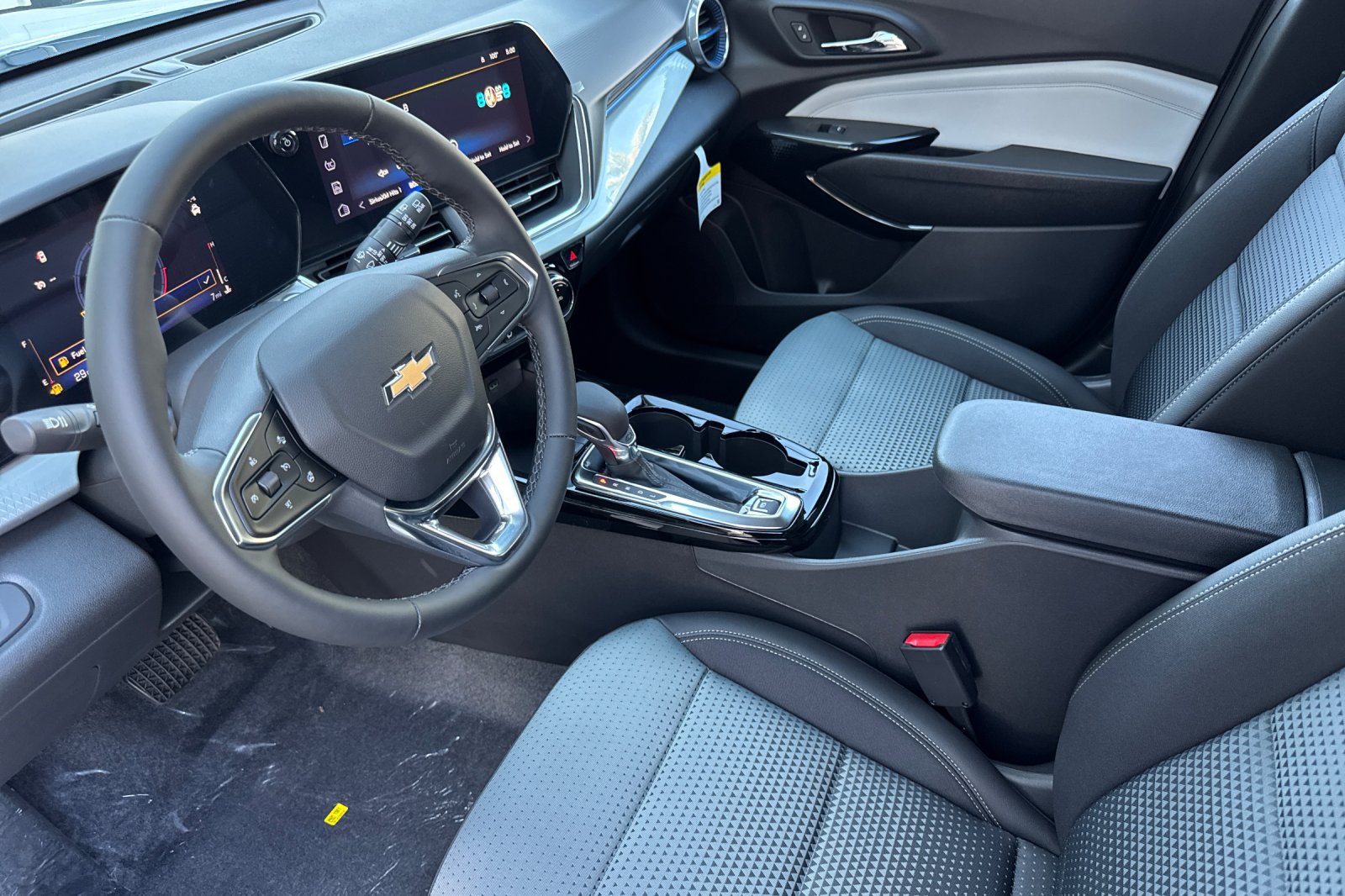 New 2026 Chevrolet Trax LT w/ LT Convenience Package FWD image 9