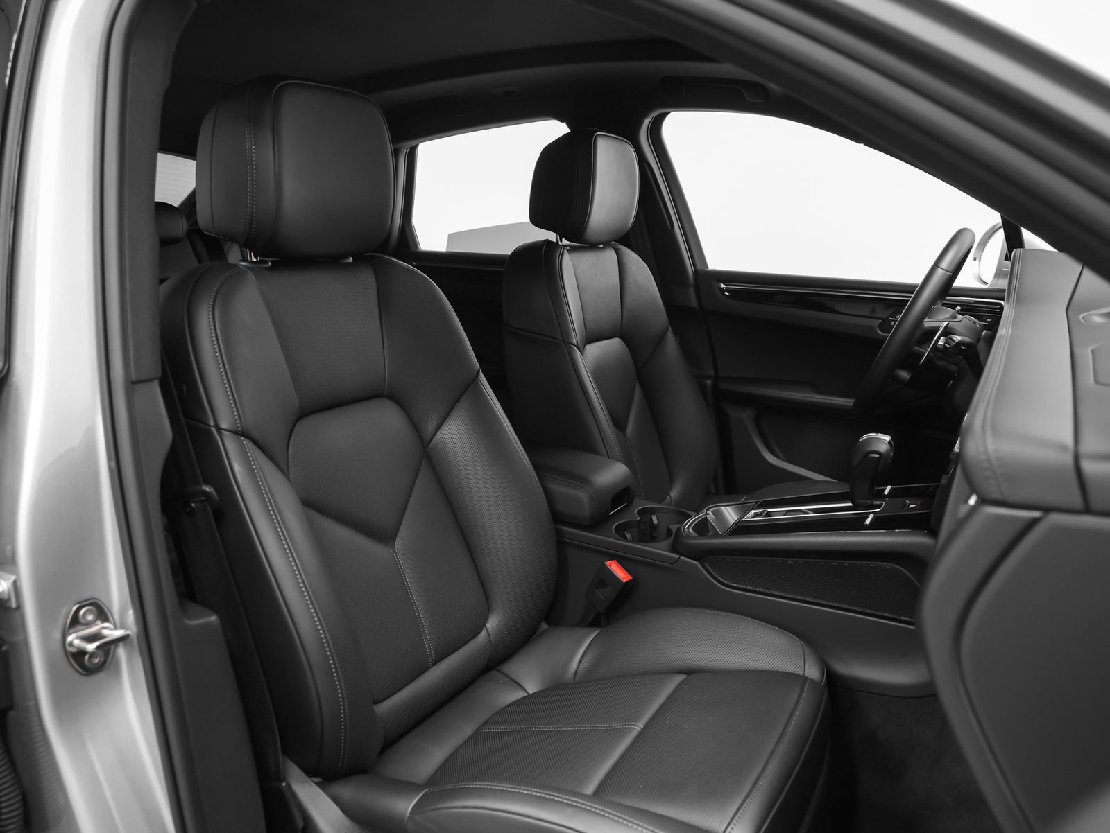 Certified 2026 Porsche Macan image 22