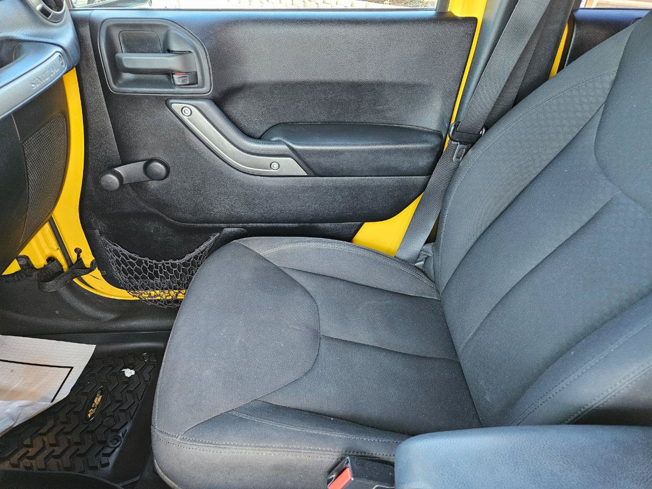 Used 2015 Jeep Wrangler Unlimited Sport w/ Connectivity Group AWD/4WD image 15