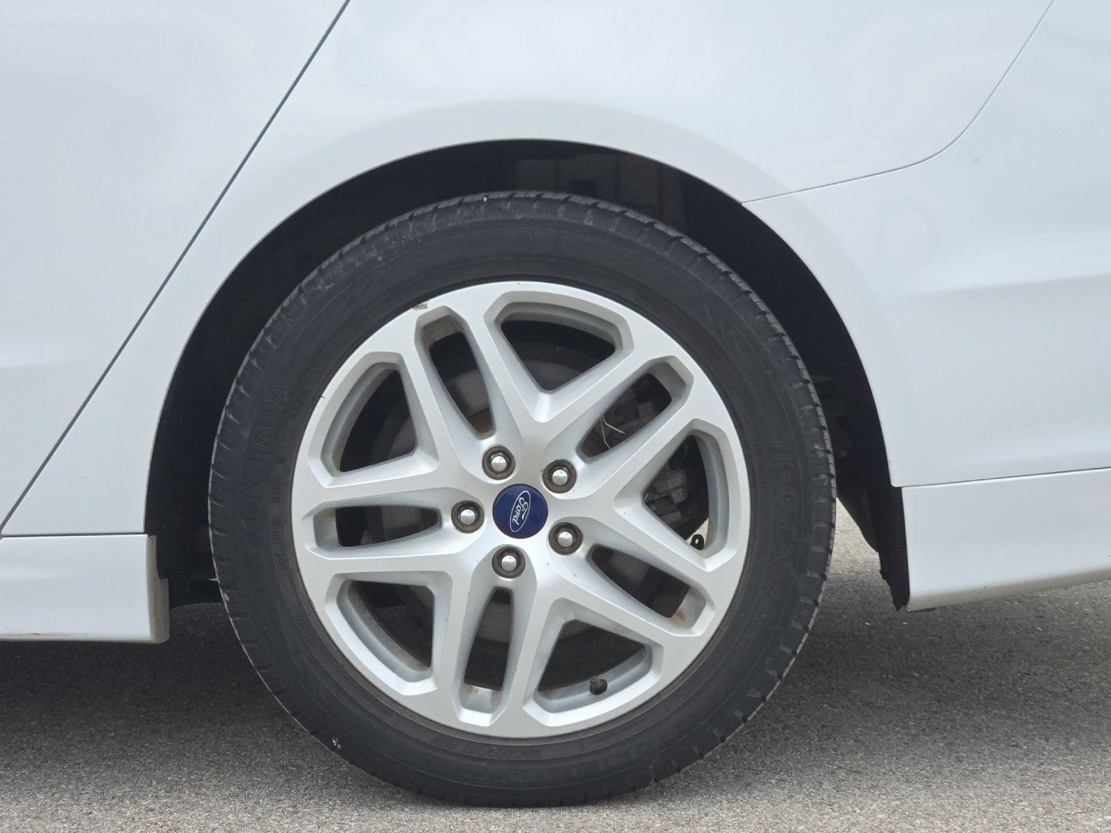 Used 2015 Ford Fusion SE FWD image 21