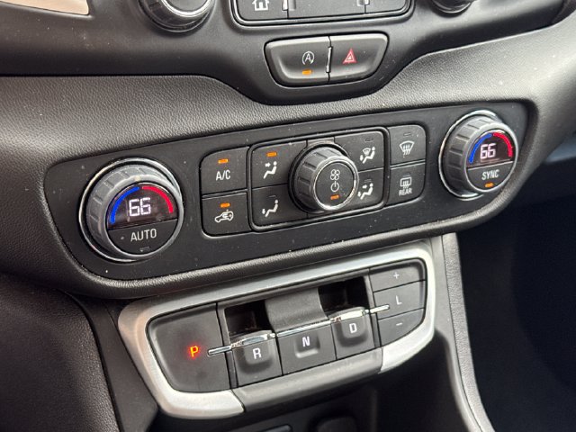 Used 2024 GMC Terrain SLT AWD/4WD image 21