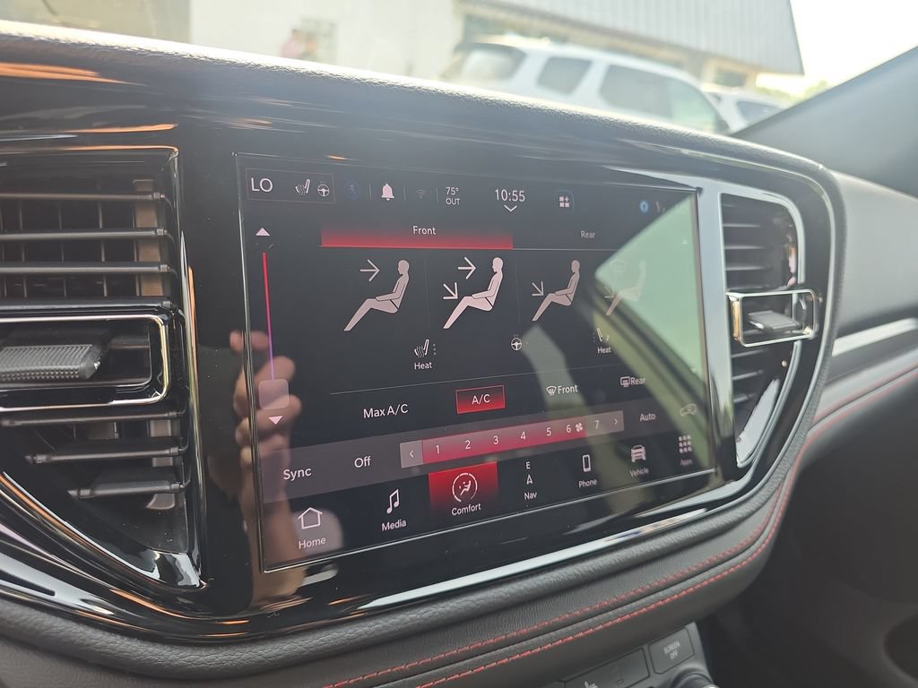 Used 2025 Dodge Durango GT AWD/4WD image 19