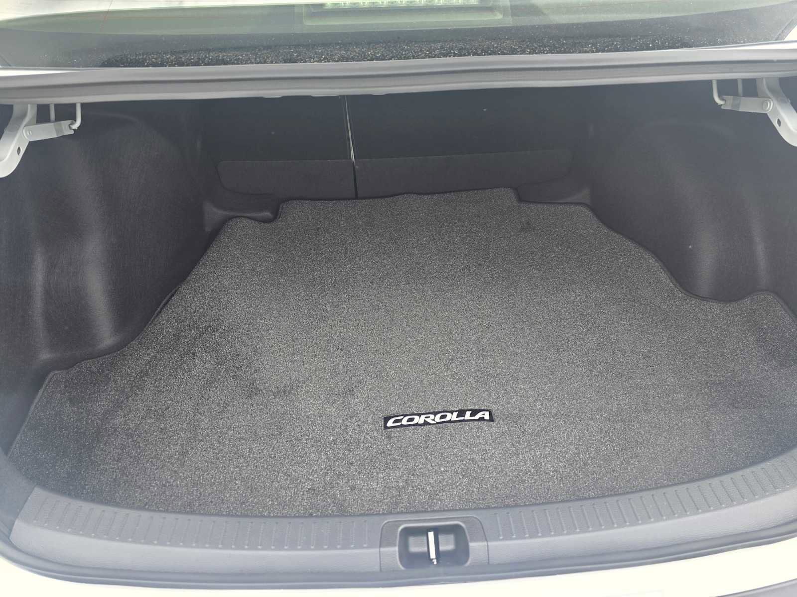 Used 2026 Toyota Corolla LE w/ LE Premium Package image 17