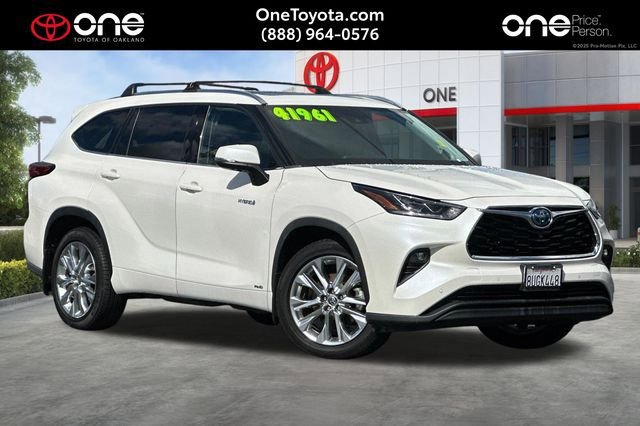 Used 2021 Toyota Highlander Limited image 1