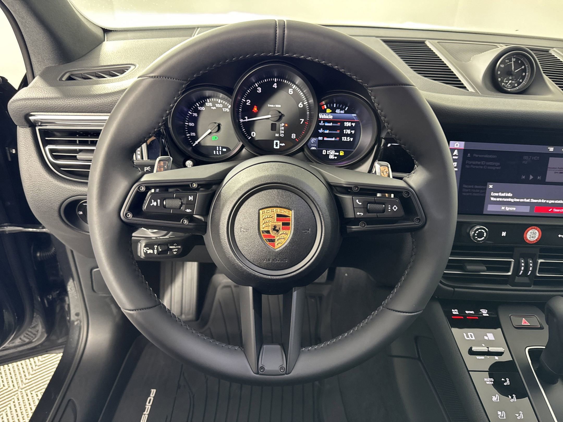 Certified 2025 Porsche Macan image 23