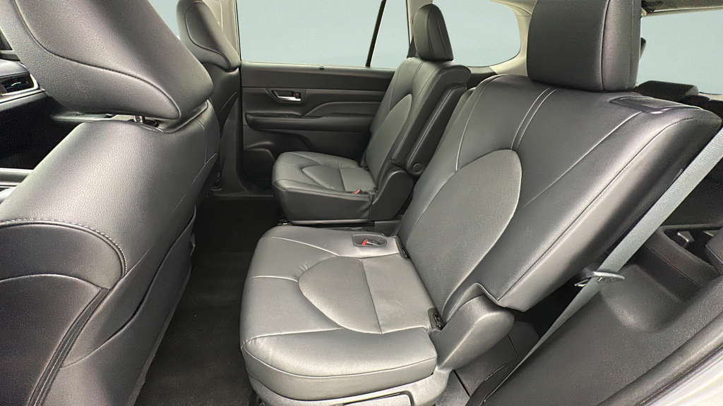Used 2025 Toyota Grand Highlander AWD image 10