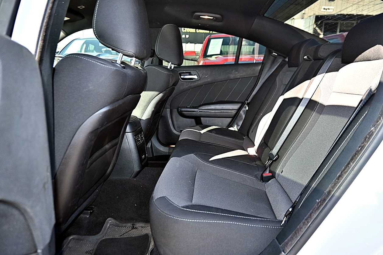 Used 2019 Dodge Charger SXT w/ Plus Group RWD image 9