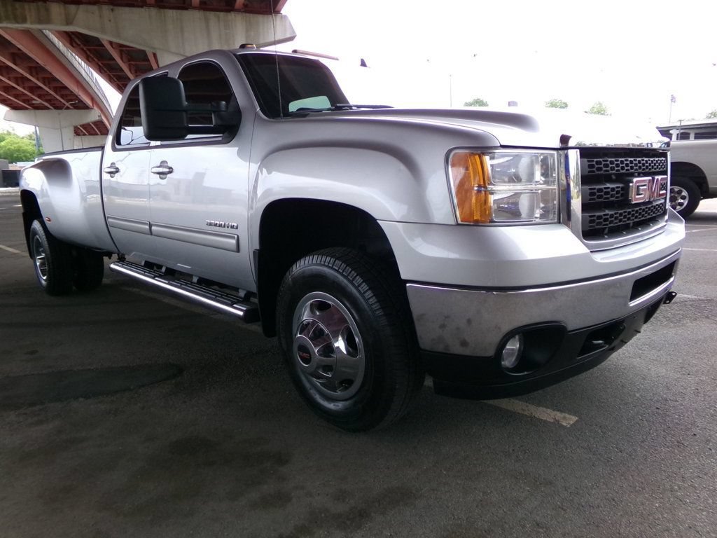 Used 2011 GMC Sierra 3500 SLT w/ SLT Convenience Package AWD/4WD image 4