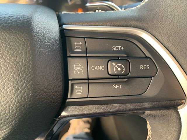 Used 2023 Jeep Grand Cherokee Altitude image 30