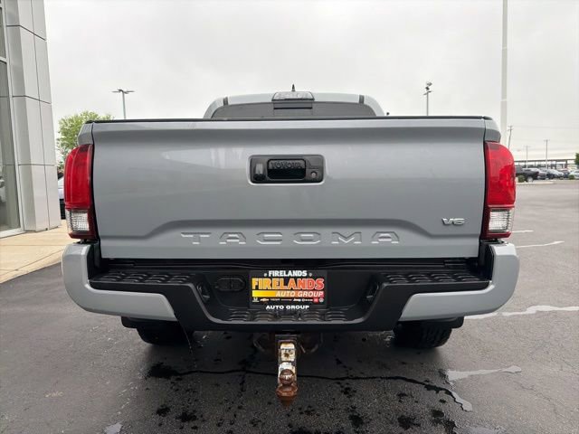 Used 2018 Toyota Tacoma TRD Sport AWD/4WD image 6