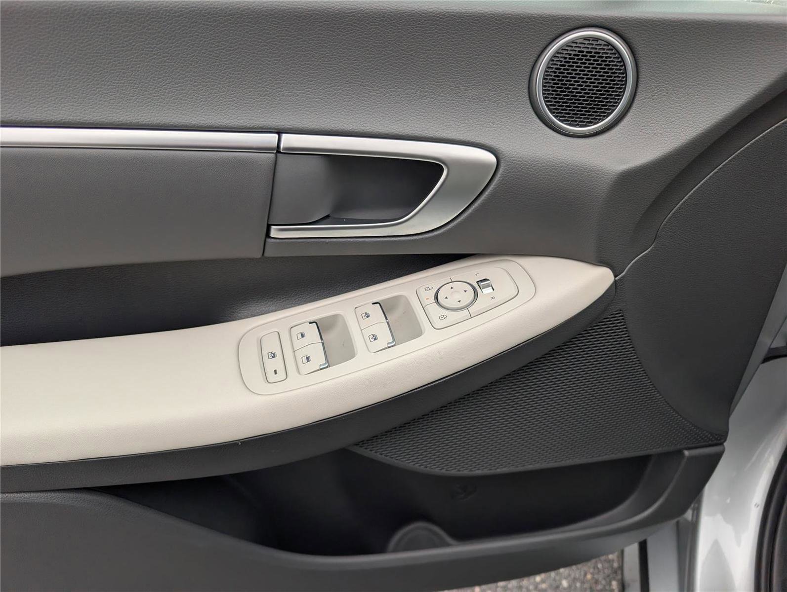 Used 2024 Hyundai Sonata SEL w/ Convenience Package image 17