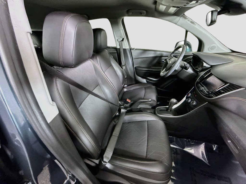 Used 2022 Chevrolet Trax LT w/ Driver Confidence Package AWD/4WD image 28
