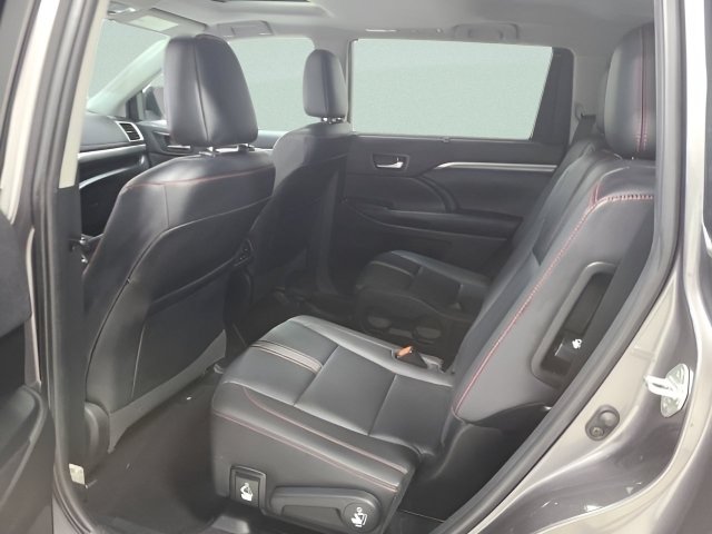 Used 2019 Toyota Highlander SE AWD/4WD image 17