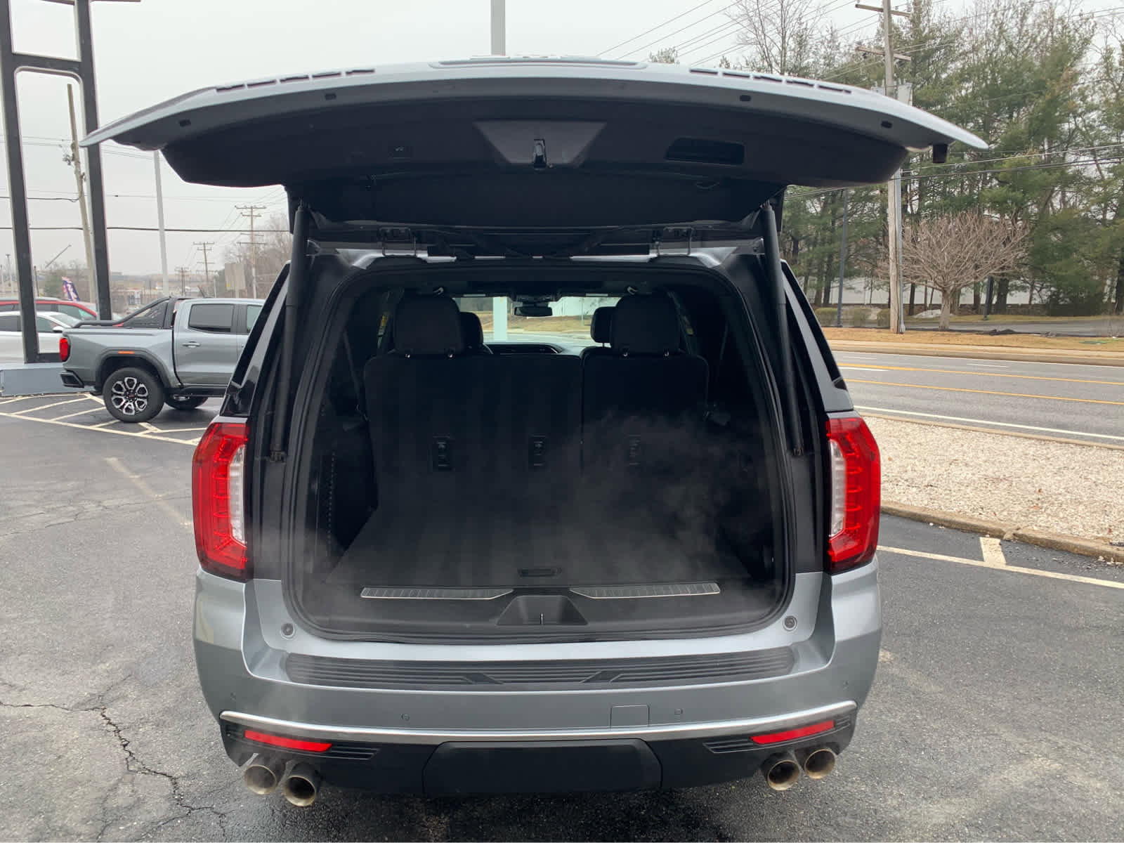 Used 2024 GMC Yukon XL Denali image 5