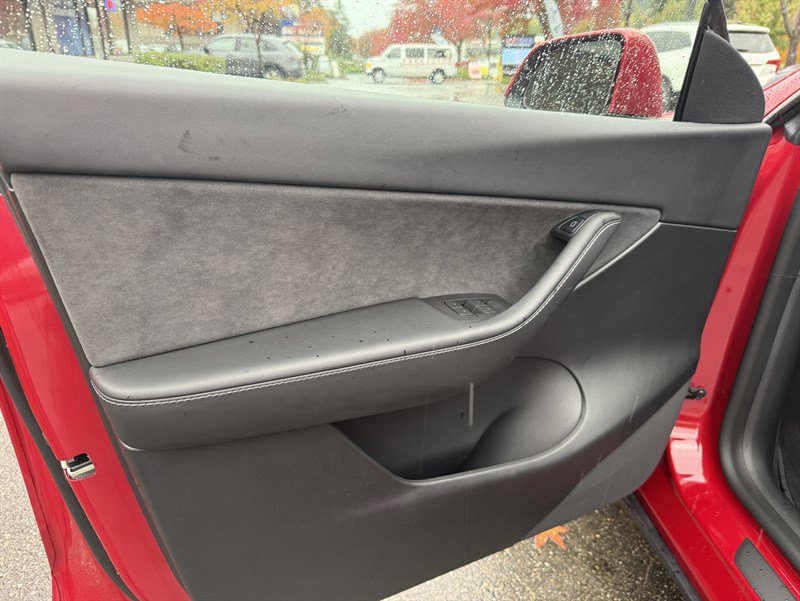 Used 2022 Tesla Model Y Performance image 8