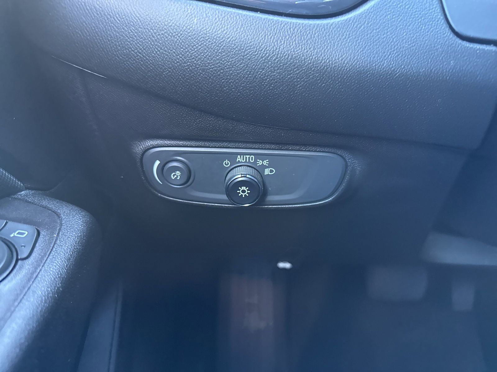 Used 2022 Chevrolet Equinox RS w/ RS Leather Package image 39