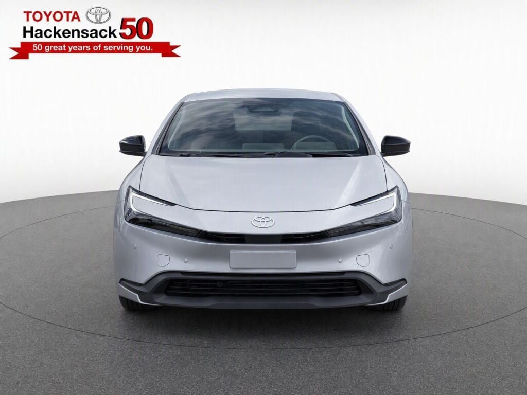 Used 2025 Toyota Prius LE FWD image 5