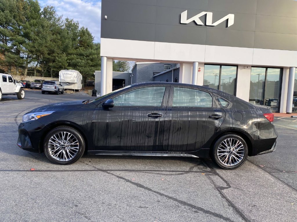 Used 2023 Kia Forte GT-Line FWD image 2