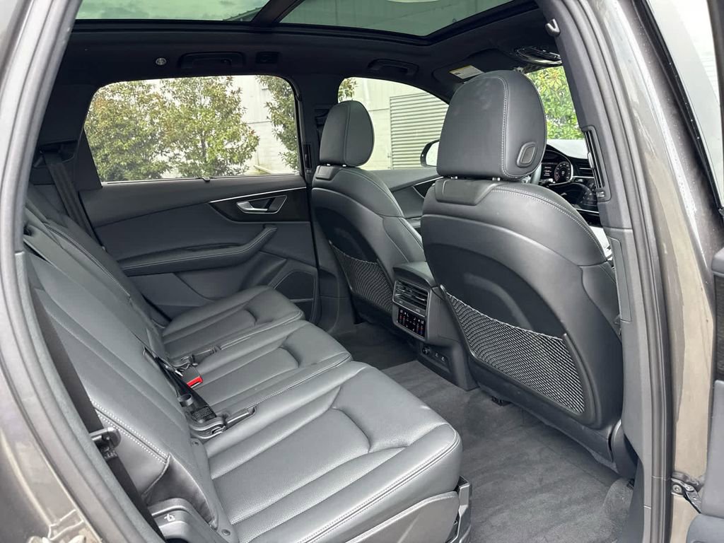 Used 2025 Audi Q7 3.0T Prestige image 18