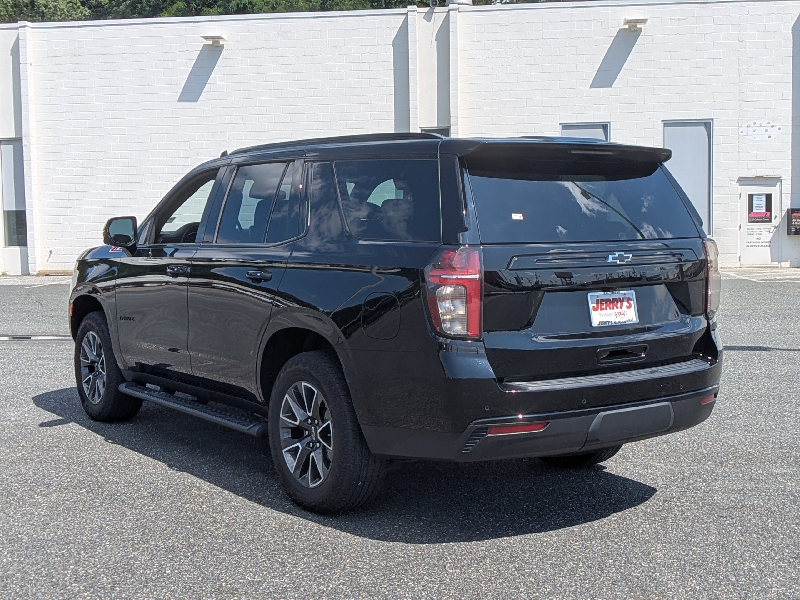 Certified 2023 Chevrolet Tahoe Z71 w/ Luxury Package AWD/4WD image 6
