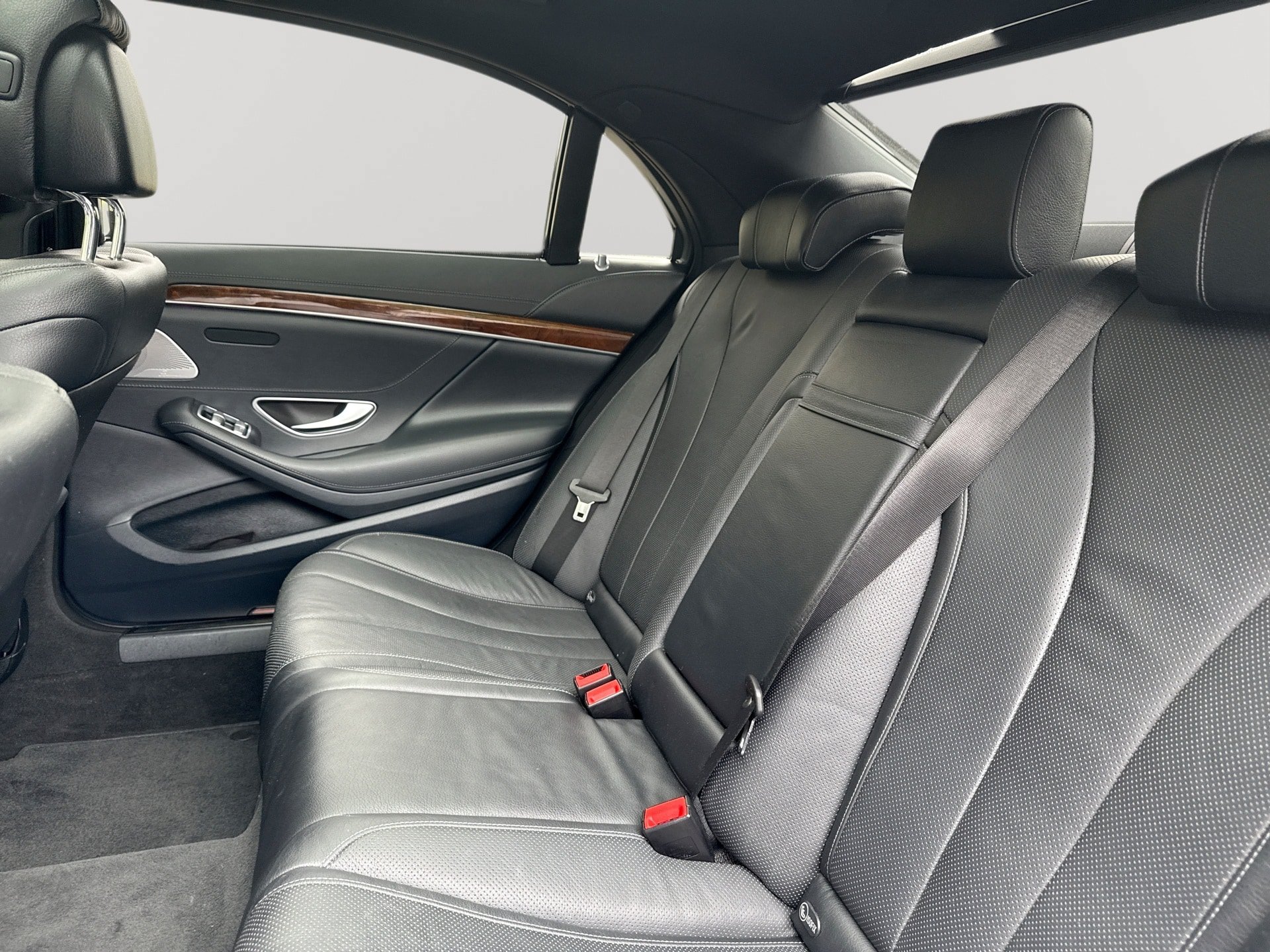 Used 2015 Mercedes-Benz S 550 4MATIC Sedan image 27