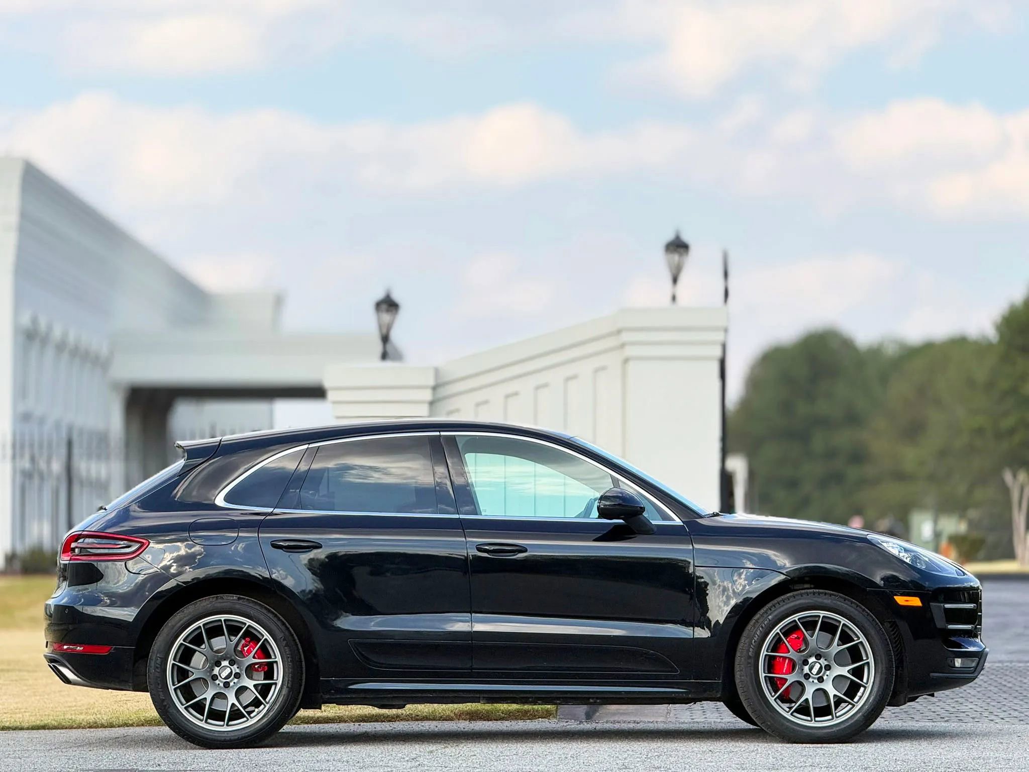 Used 2015 Porsche Macan Turbo image 4