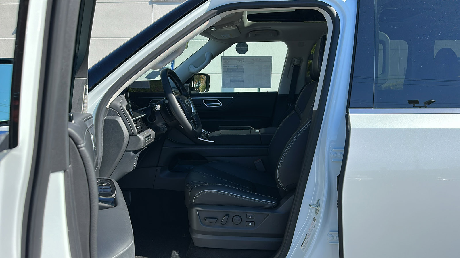 New 2025 INFINITI QX80 Sensory image 7