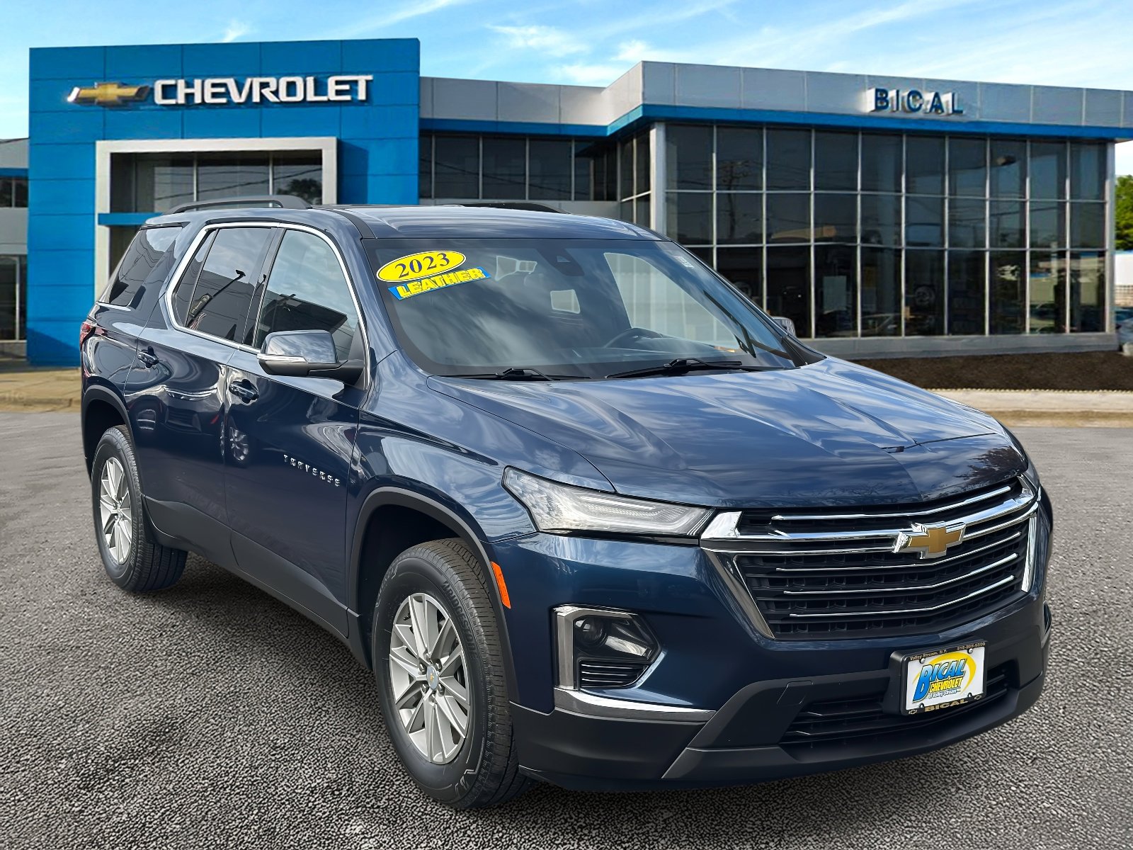 Used 2023 Chevrolet Traverse LT