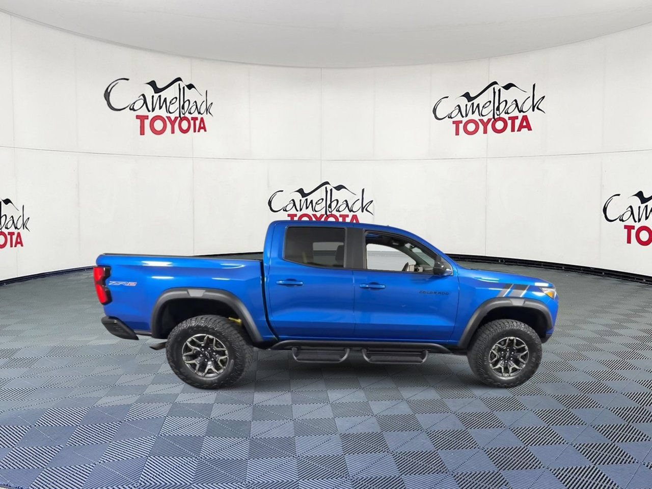 Used 2024 Chevrolet Colorado ZR2 w/ Technology Package AWD/4WD image 4