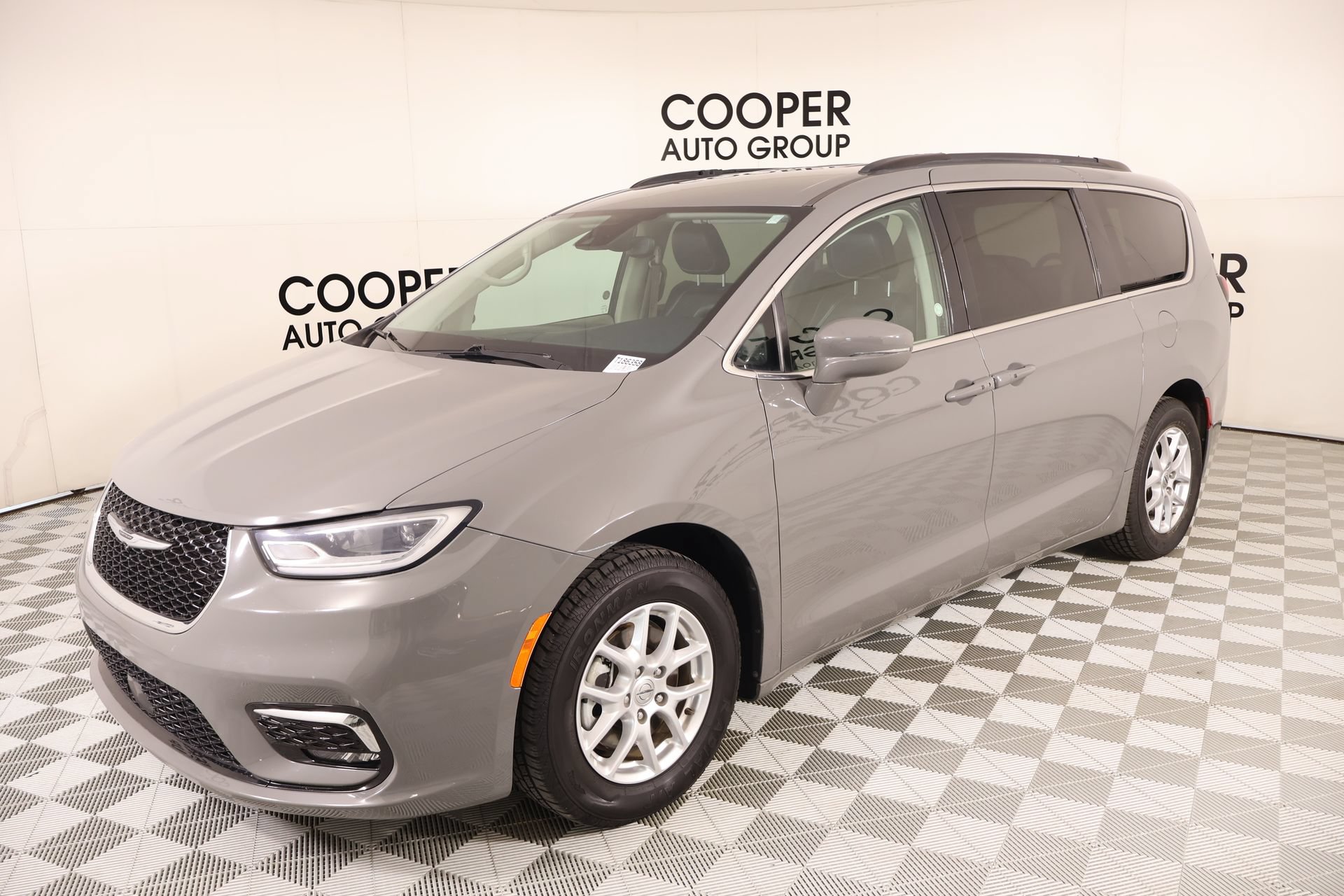 Used 2022 Chrysler Pacifica Touring-L FWD image 9