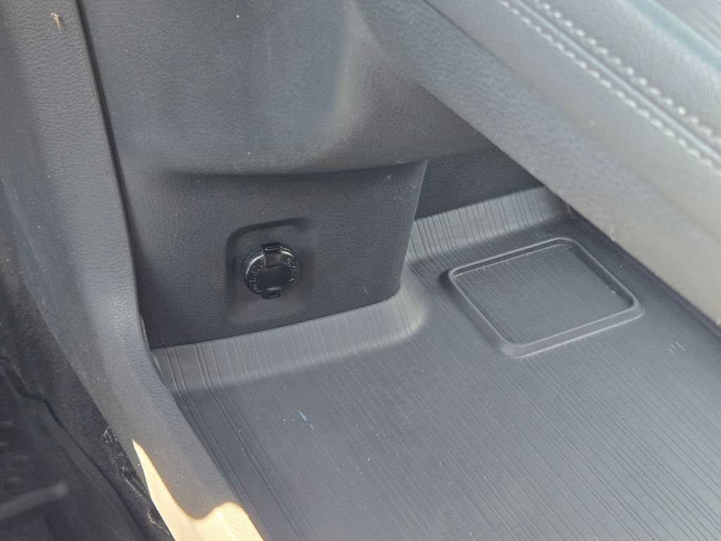 Used 2023 Toyota Sienna XLE FWD image 38