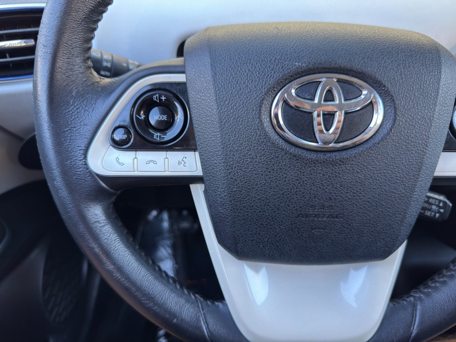Used 2017 Toyota Prius Three Touring w/ Carpet Mat Package FWD image 18