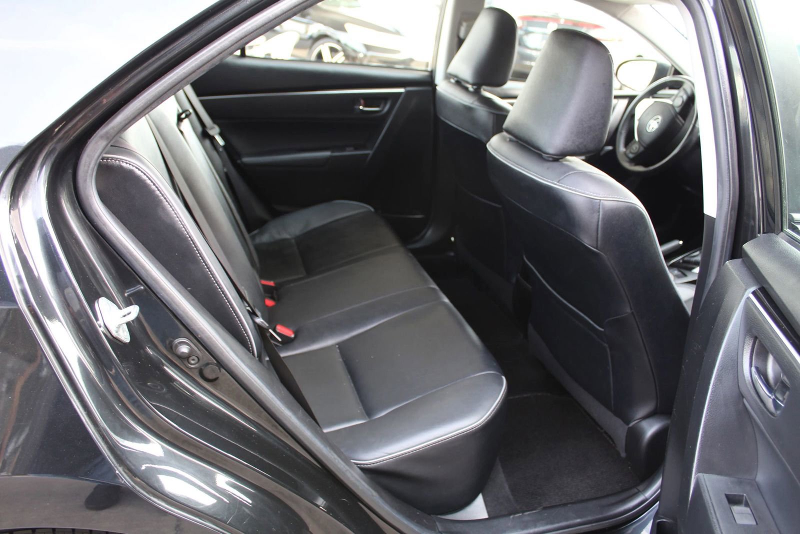 Used 2018 Toyota Corolla XLE w/ Carpet Mat Package (TMS) FWD image 11