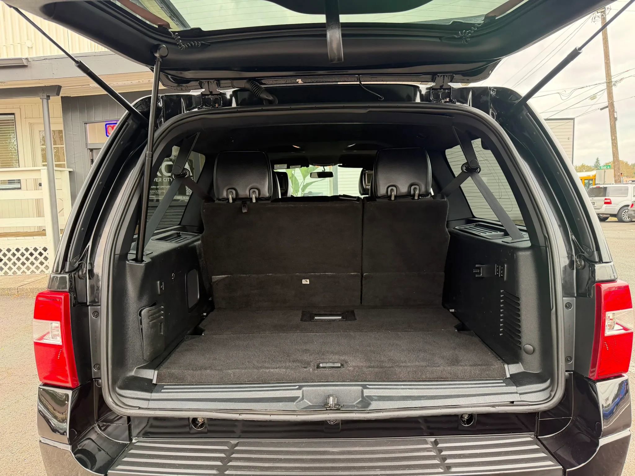 Used 2015 Ford Expedition EL XLT w/ Equipment Group 202A AWD/4WD image 21