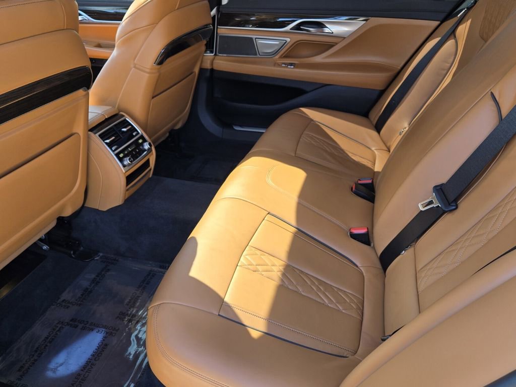 Used 2022 BMW 740i xDrive w/ Premium Package image 11