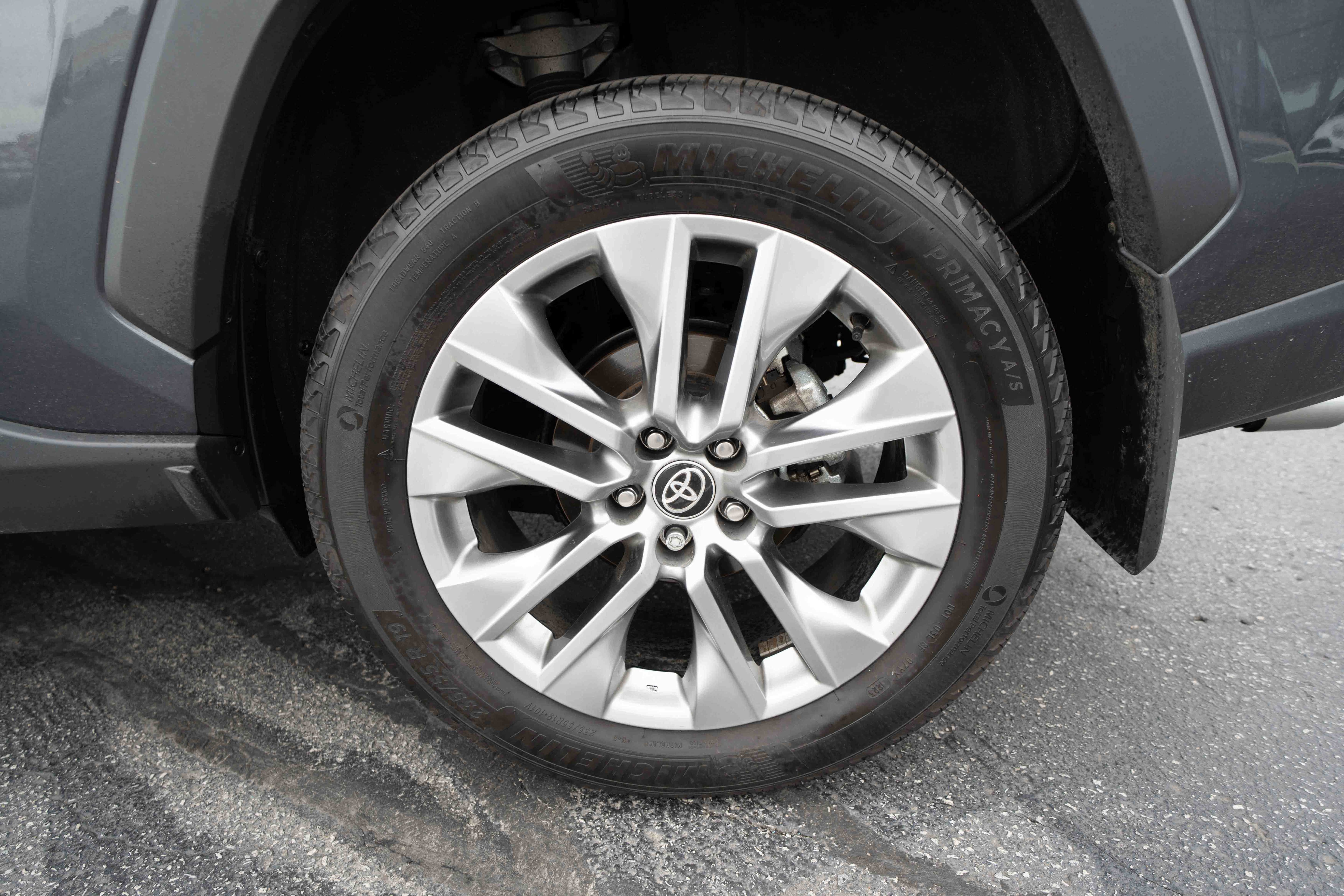 Used 2023 Toyota RAV4 XLE Premium AWD/4WD image 30
