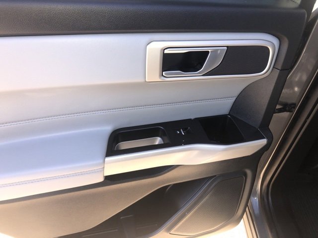 Used 2023 Ford Explorer XLT w/ Equipment Group 202A image 8