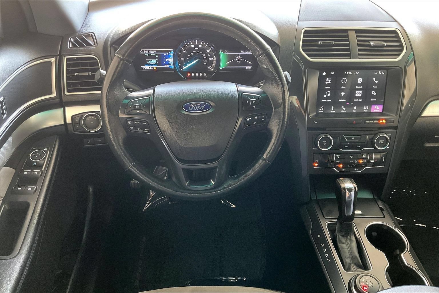 Used 2017 Ford Explorer XLT w/ Equipment Group 202A AWD/4WD image 8