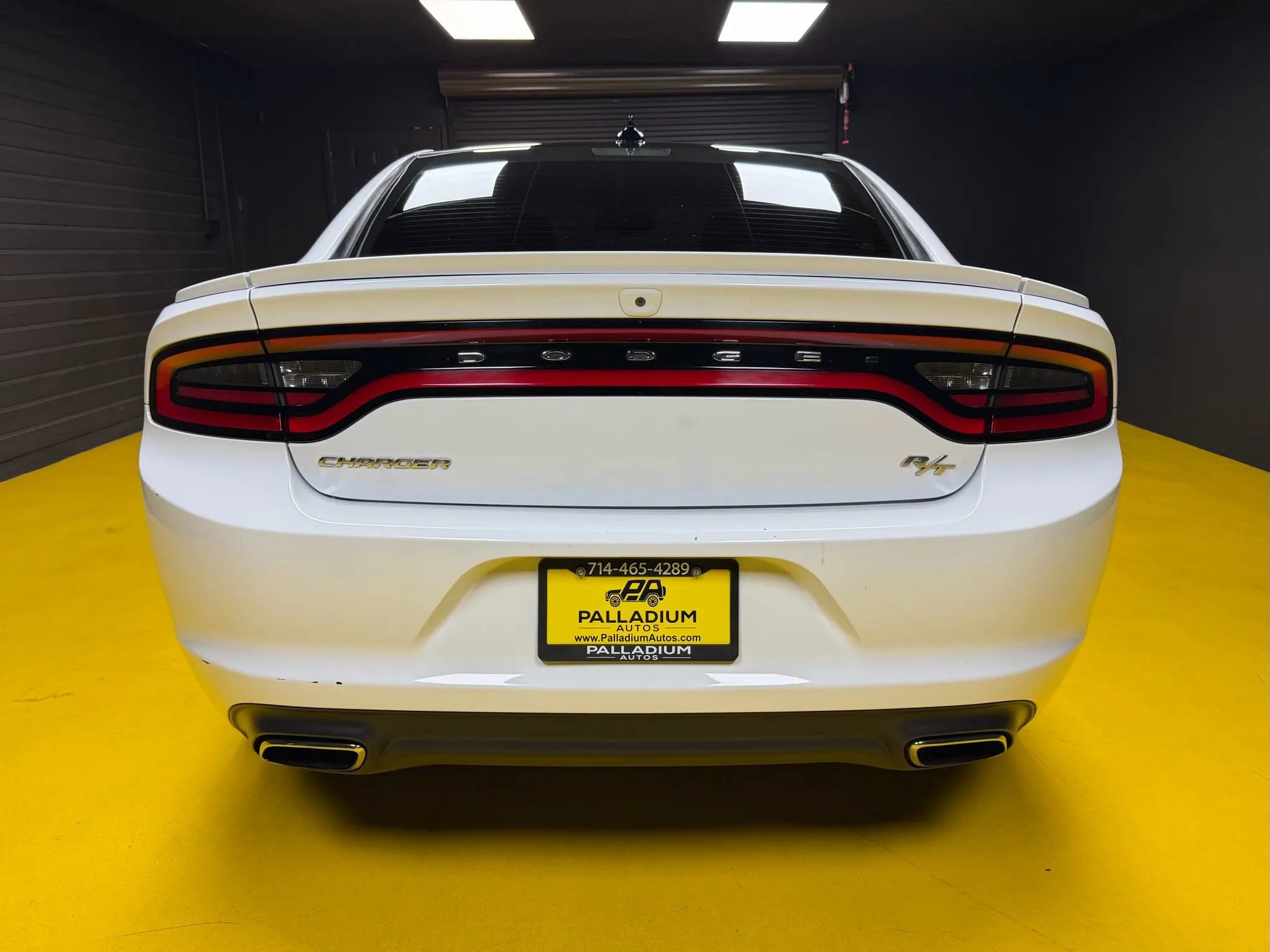 Used 2016 Dodge Charger R/T w/ Navigation & Travel Group RWD image 5