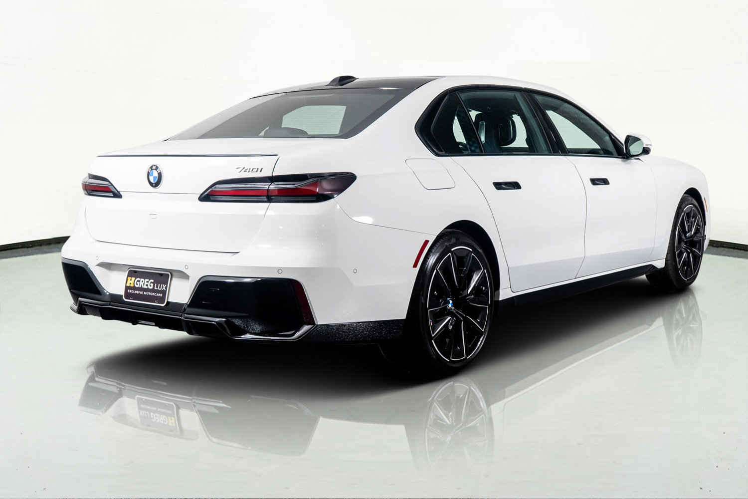 Used 2025 BMW 740i w/ Premium Package RWD image 10