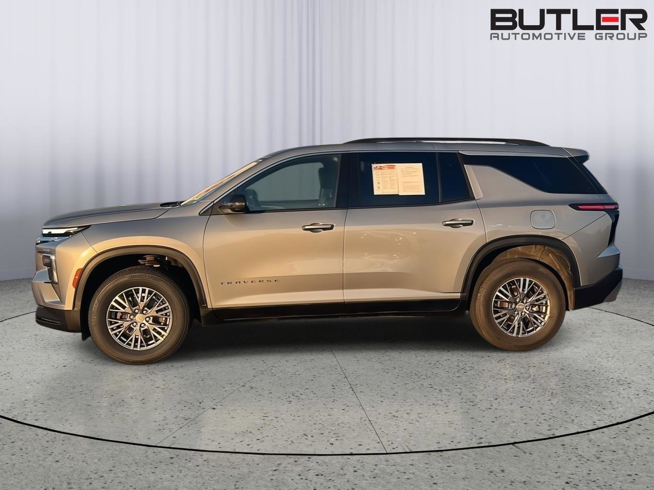 Used 2025 Chevrolet Traverse LT AWD/4WD image 3
