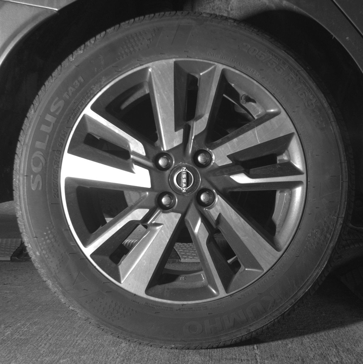 Used 2025 Nissan Versa SV image 15