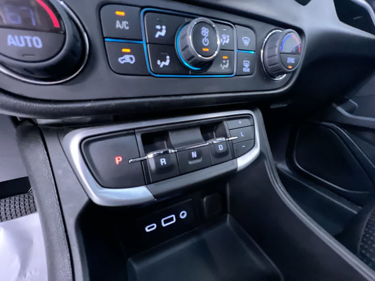 Used 2024 GMC Terrain SLE w/ Driver Convenience Package FWD image 30