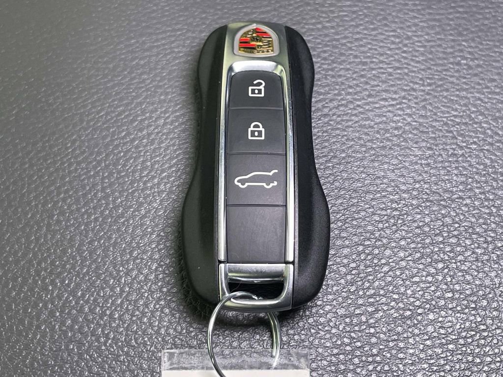 Certified 2023 Porsche Cayenne Platinum Edition AWD/4WD image 45