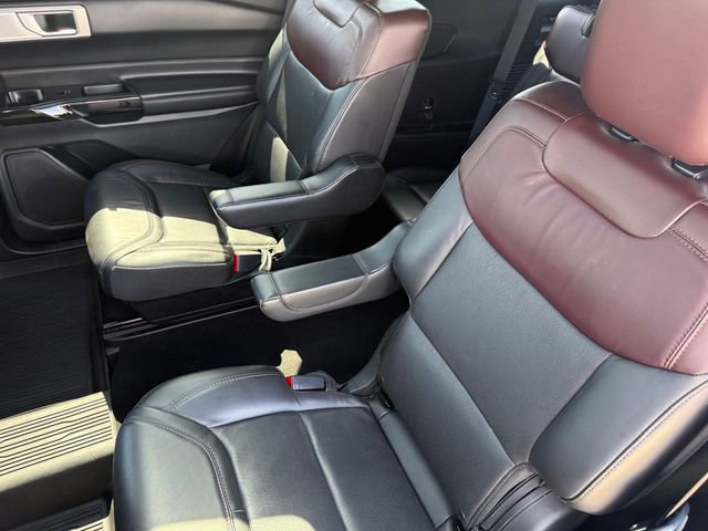 Used 2022 Ford Explorer Platinum w/ Equipment Group 601A AWD/4WD image 22