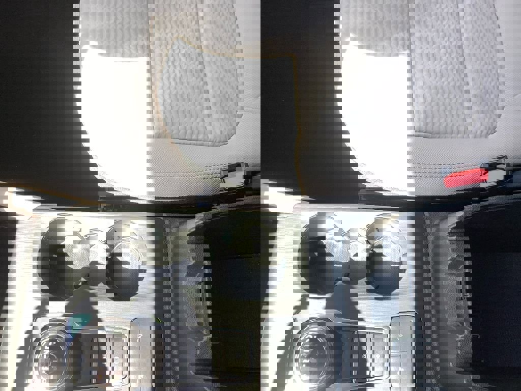 Used 2020 Ford Escape SE image 23