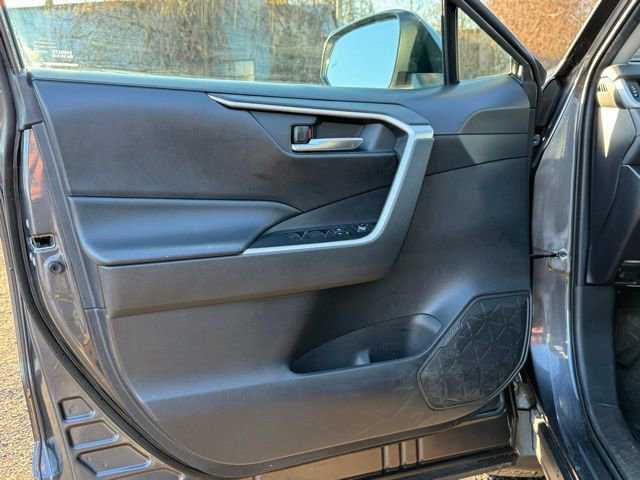 Used 2019 Toyota RAV4 XLE Premium image 10